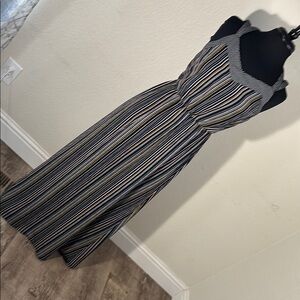 Black and White Sundress with Square Neck and Sleeveless Design